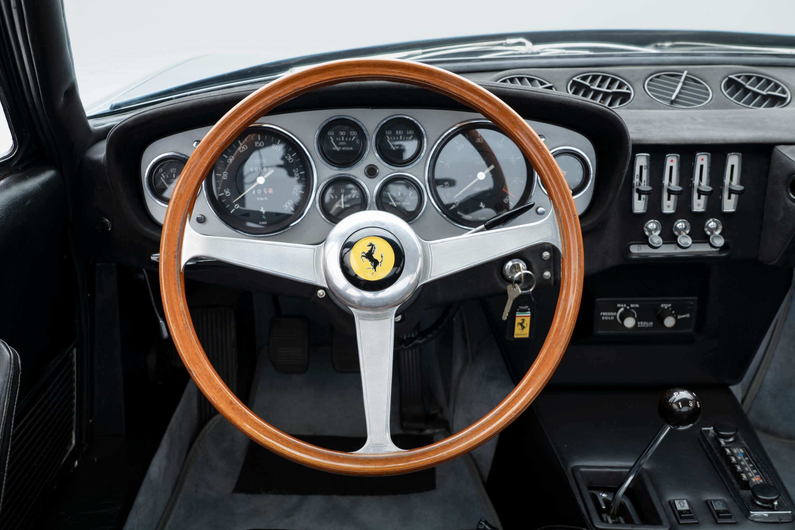 Daytona plexi & popup-31 Ferrari Daytona front cockpit