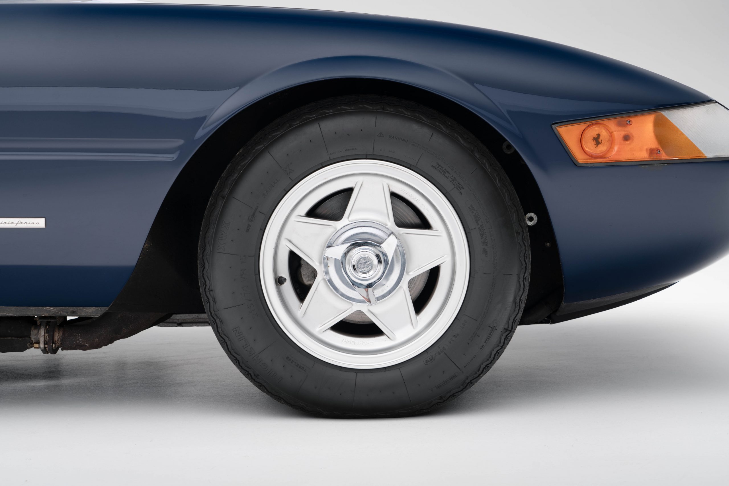 Daytona plexi & popup-60 Ferrari Daytona 5 spoke alloys